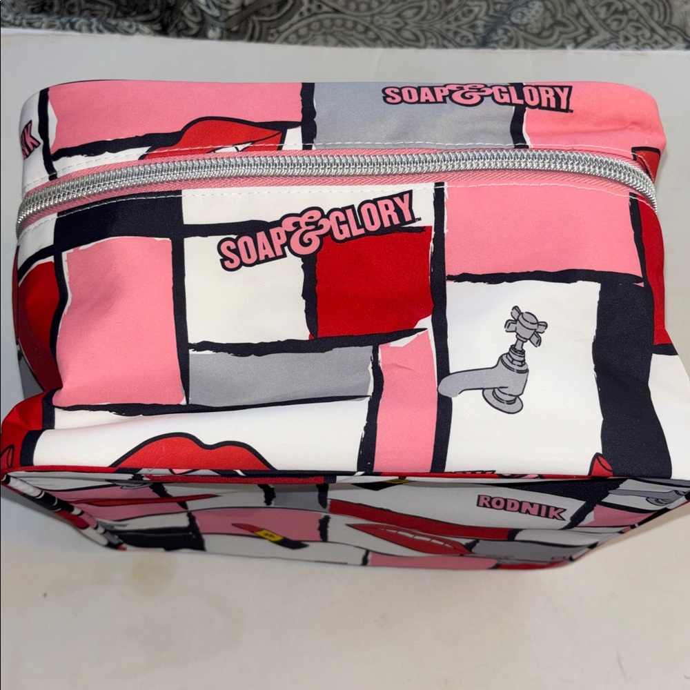 SOAP & GLORY NYLON VANITY CASE PINK RED WHITE BLACK LIPS DESIGN SILVER ZIPPER - Picture 6 of 13